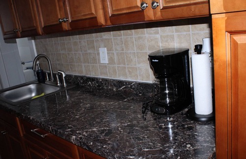 Wallington Apartment | 3BD, Fast Wifi near NYC, American Dream & MetLife! Free coffee & Snacks