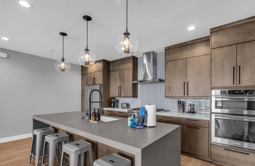 Hideout House | 3BD Hillside Retreat w/ Stunning Views!