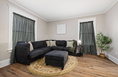 Peoria House | 3BD Home 5 Mins from OSF | Ideal for Nurses
