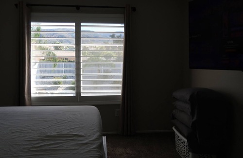 Corona House | 3BD Home mountain views + Huge pool/backyard
