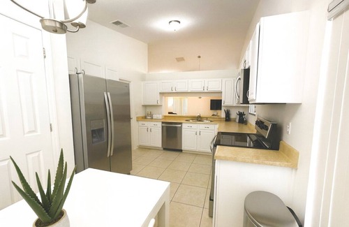 Indian Wells House | 3BD Lakeview House with Pool Dsney