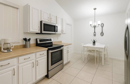 Indian Wells House | 3BD Lakeview House with Pool Dsney