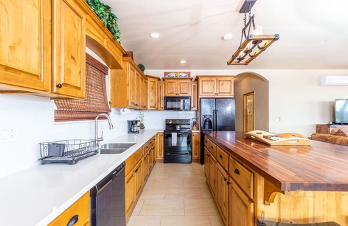 Bella Vista House | 3bd Lux Gated Condo 5min walk to Hermosa Beach🏖, rooftop Palapa, Grill