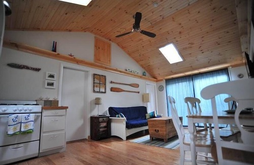 Wellfleet Cottage | 3BD Oceanside Cottage-A/C, Deck, Outdoor Shower & Association Pool