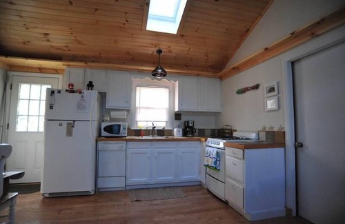 Wellfleet Cottage | 3BD Oceanside Cottage-A/C, Deck, Outdoor Shower & Association Pool