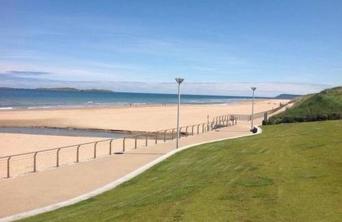Portrush Apartment | 3BD Portrush Apartment Beach and Golf Escape