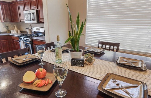 Anthem House | 3bd - Seasonal Stays-Country Club - Peaceful & Private Yard