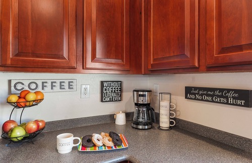 Anthem House | 3bd - Seasonal Stays-Country Club - Peaceful & Private Yard