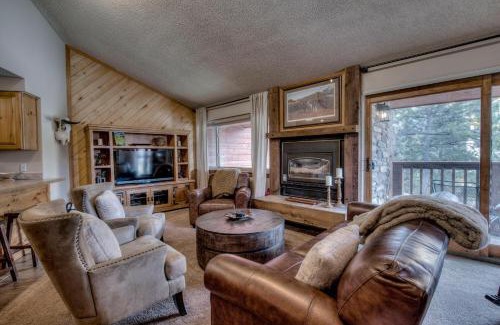 Four O'Clock House | 3bd Ski-in Top Floor &Walk to Main Street