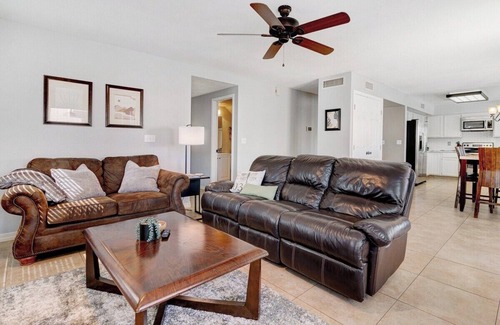 Peoria House | 3BD|Sports Complex close | Families|Pool|Spacious