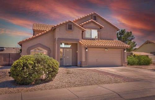 Peoria House | 3BD|Sports Complex close | Families|Pool|Spacious