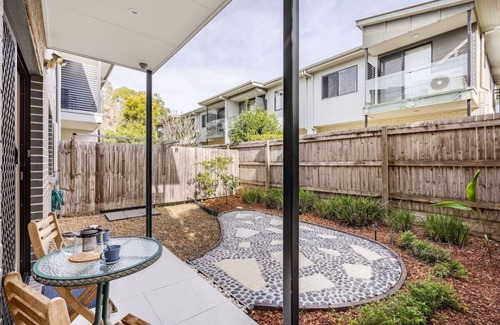 Eight Mile Plains House | 3BD Townhouse close to shops/transport w/carpark