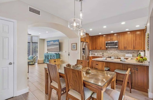 Napili House | 3BD WALK TO THE BEACH | Luxury Remodel | HUGE DECK
