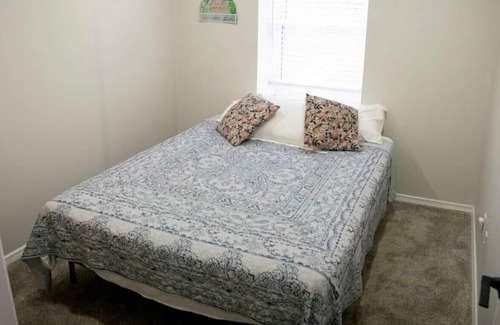 Waterloo House | 3BD+Wifi+Pet+Workspace+Patio