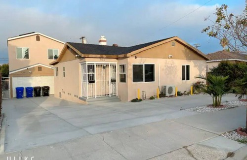 San Diego House | 3bd with TV and AC, 2 air mattress, 2ba, 15-20 minute to everything in San Diego