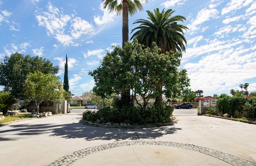 North Hills West House | 3BD2BA ☆NORTHRDGE Large Comfy Home Close to 405 FWY☆