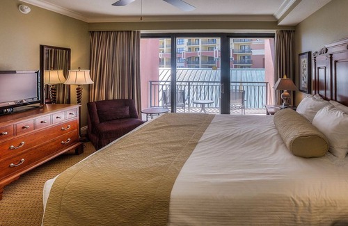 Destin Hotel | 3BDPlus/Destin Emerald Grande - Family Friendly!