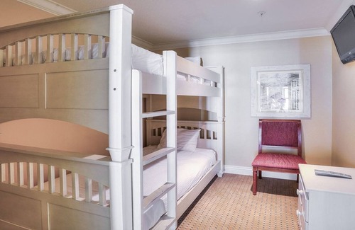 Holiday Isle Hotel | 3BDPlus/Destin Emerald Grande - Family Friendly!