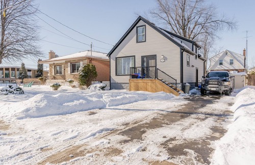 Hamilton Apartment | 3BDR BBQ Smart TV Main Floor Unit Hamilton