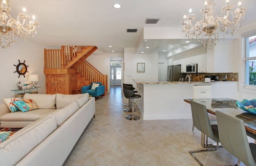 Lauderdale-by-the-Sea House | 3BDR FAMILY VILLA WITH PRIVATE POOL & STEPS TO THE BEACH