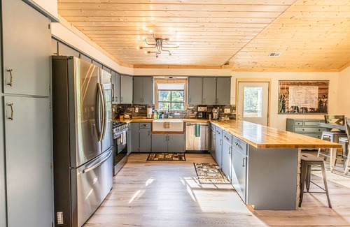 Bryson City House | 3BearsCabin-Views-Creek-Groups-3LittleBearsRetreat