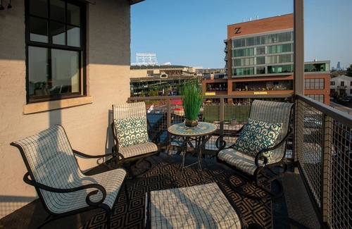 Wrigleyville House | 3Bed/2Bath Wrigley home w/view & party deck 443 ft from Wrigley Field - 3rd Fl