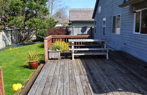 Gearhart House | 3Bed/3Bath Beautiful Home Lovely Yard with Deck and Picnic Table
