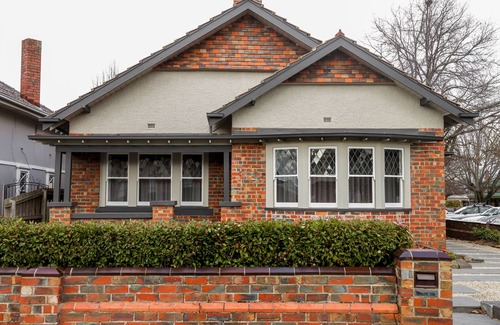 Ballarat House | 3BED| 3BATH| WOOD FIRE| AIR-CON | SLEEPS 8 | OFF STREET PARKING | PET FRIENDLY