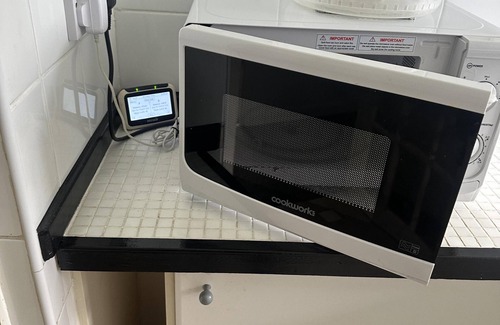 Downham Apartment | 3Bed Apartment Sleeps 6 - Free Parking, Wifi