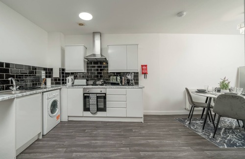 Canning Town Apartment | 3Bed by Canning Town Stn/Balcony/Central Location