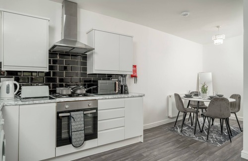 Canning Town Apartment | 3Bed by Canning Town Stn/Balcony/Central Location