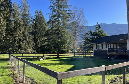 Popkum House | 3bed, Chilliwack Farm house with stunning mountain views
