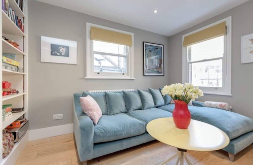 Vauxhall House | 3bed House for an Authentic stay near river&metro