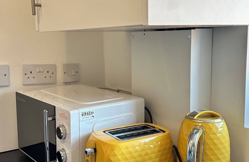 Jarrow Apartment | 3Bed Property in jarrow city, Ideal for NHS, Contractors &Families.Free parking.