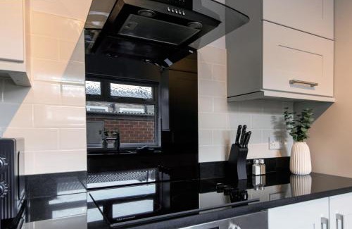 Sunderland Apartment | 3Bed Sleeps 6 - Nr Hospital Parking & WiFi
