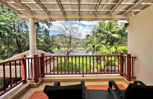 Choeng Thale Villa | 3Bed Villa - Sleeps 6 - Pool, Garden, Balcony