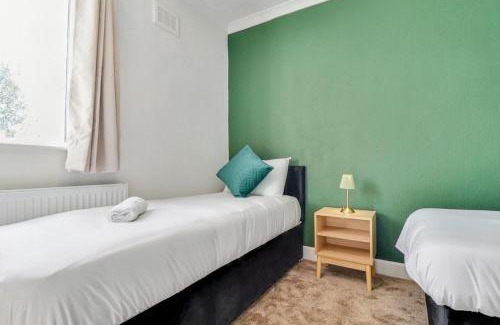 Hainault House | 3bedEscape-Work&Relax-Free Parking-Travel links
