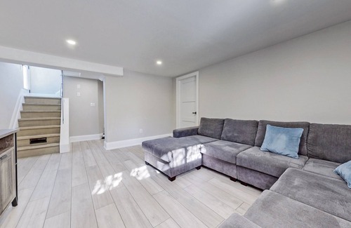 Bradford House | 3Bedroom 3bath &Office, kids party, playground, onsite storage/opt, pet friendly