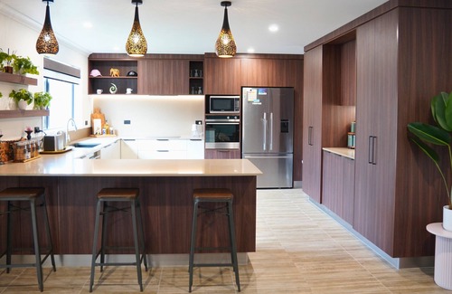 Hawera House | 3BedRm Elite Escape Ensuite Luxe Bath Rain Showers