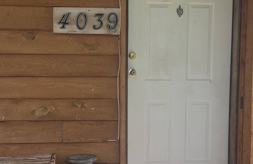 Sturgis Cabin | 3Bedroom, 2 Bath Cabin Located in Sturgis South Dakota just minutes from Downtown Sturgis