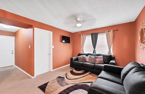 Garden Oaks House | 3bedroom and 1 bath