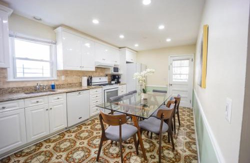 Southeast Yonkers Apartment | 3bedroom APT with balcony & free street parking