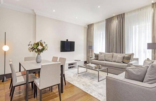 South Kensington Apartment | 3bedroom deluxe apartment in South Kensington - Spacious for Families & Groups