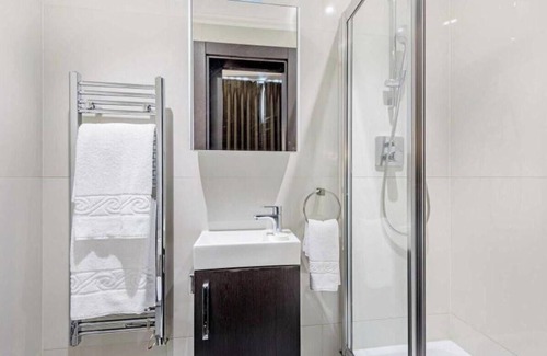 South Kensington Apartment | 3bedroom deluxe apartment in South Kensington - Spacious for Families & Groups