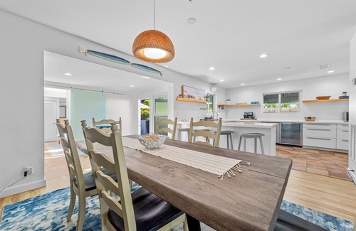 Old Northwood Historic District House | 3Bedroom home w/Hot Tub, Downtown West Palm Beach across from Palm Beach Island
