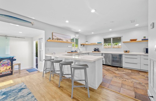 Old Northwood Historic District House | 3Bedroom home w/Hot Tub, Downtown West Palm Beach across from Palm Beach Island