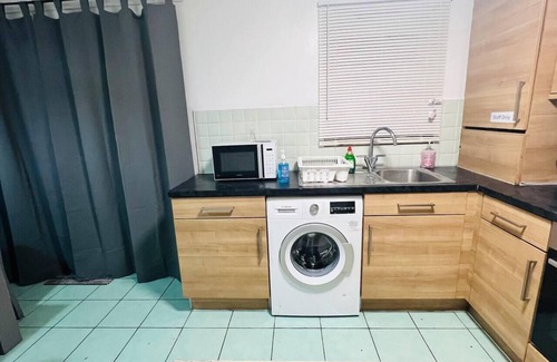 Liverpool House | 3bedroom- near to station-Private Garden-Wifi