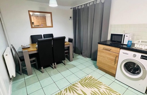 Liverpool House | 3bedroom- near to station-Private Garden-Wifi