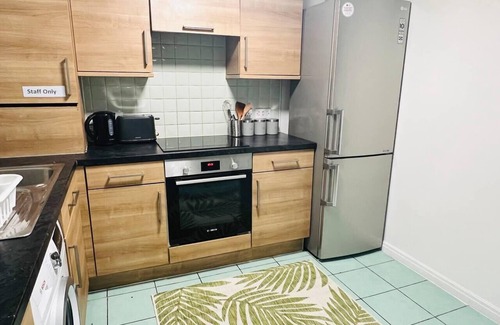 Liverpool House | 3bedroom- near to station-Private Garden-Wifi