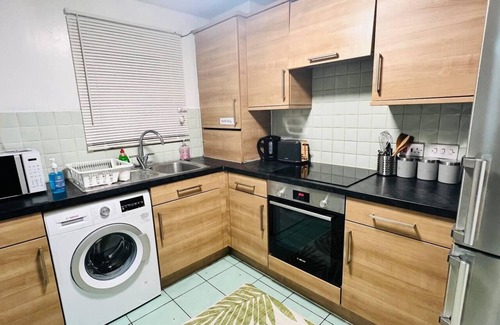 Liverpool House | 3bedroom- near to station-Private Garden-Wifi